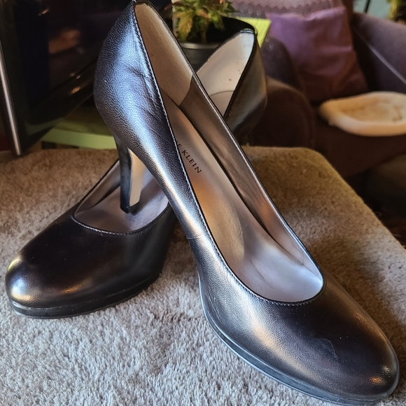 Anne Klein black heals sz 8 - Picture 7 of 8